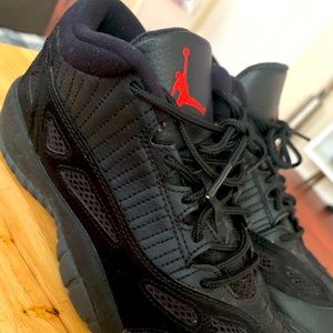 Air Jordan 11 Low Referee